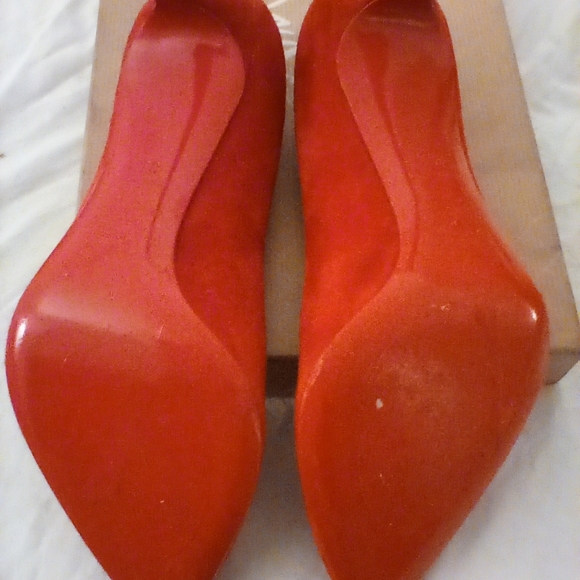 Christian Louboutin - Picture 6 of 8
